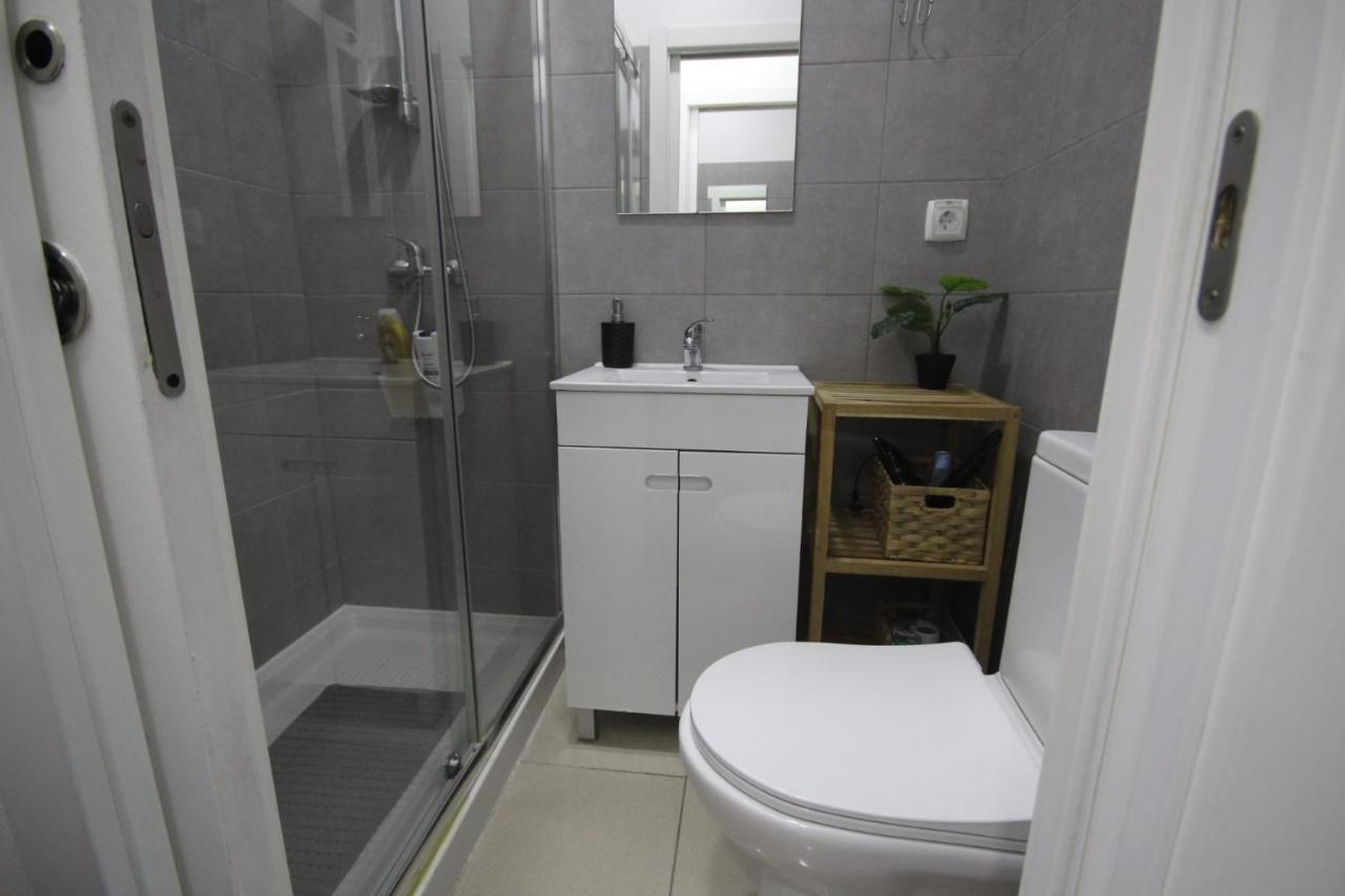 Antique M1 R1 - Amazing Double Room With Shared Bathroom In Marques Pombal ลิสบอน ภายนอก รูปภาพ